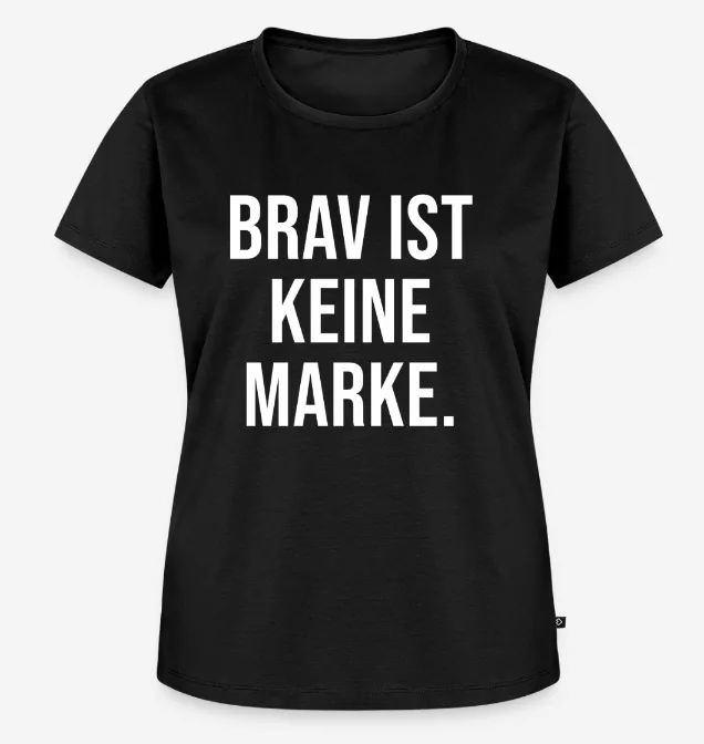 Schwarzes T-Shirt, auf der Brust in Weiß: BRAV IST KEINE MARKE.