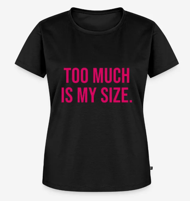 Schwarzes T-Shirt, auf der Brust in Pink: TOO MUCH IS MY SIZE.